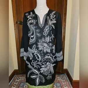 Johnny Was Kimono Slewve Black and White Embroidered Tunic Dress